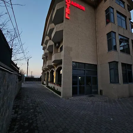 Agron ホテル ティラナ