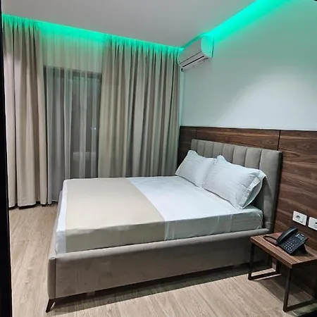 Agron * ティラナ